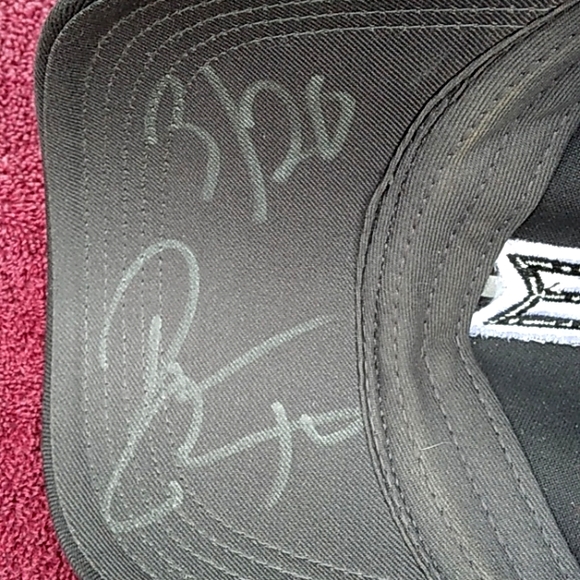 Nike Tiger Woods Collection Ball Cap. Autographed by Darius Rucker. - Picture 2 of 9